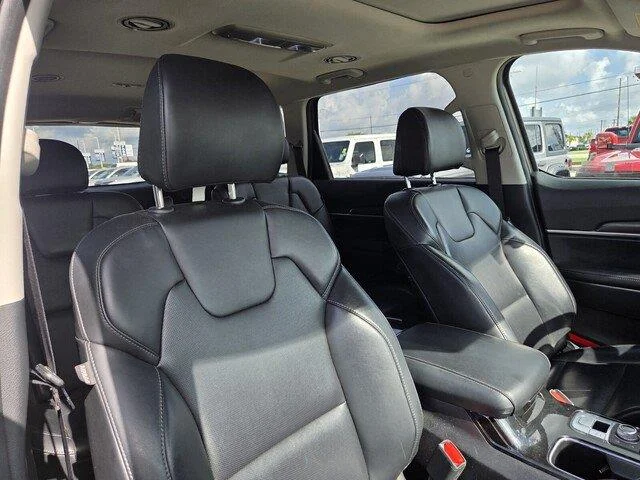 Used 2025 Dark Moss Kia S image 34