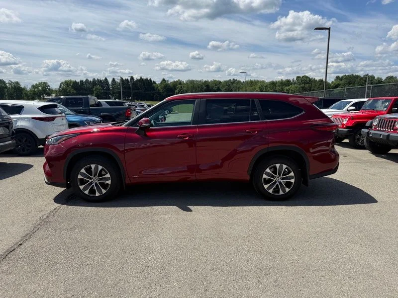 Used 2023 Red Toyota XLE image 9