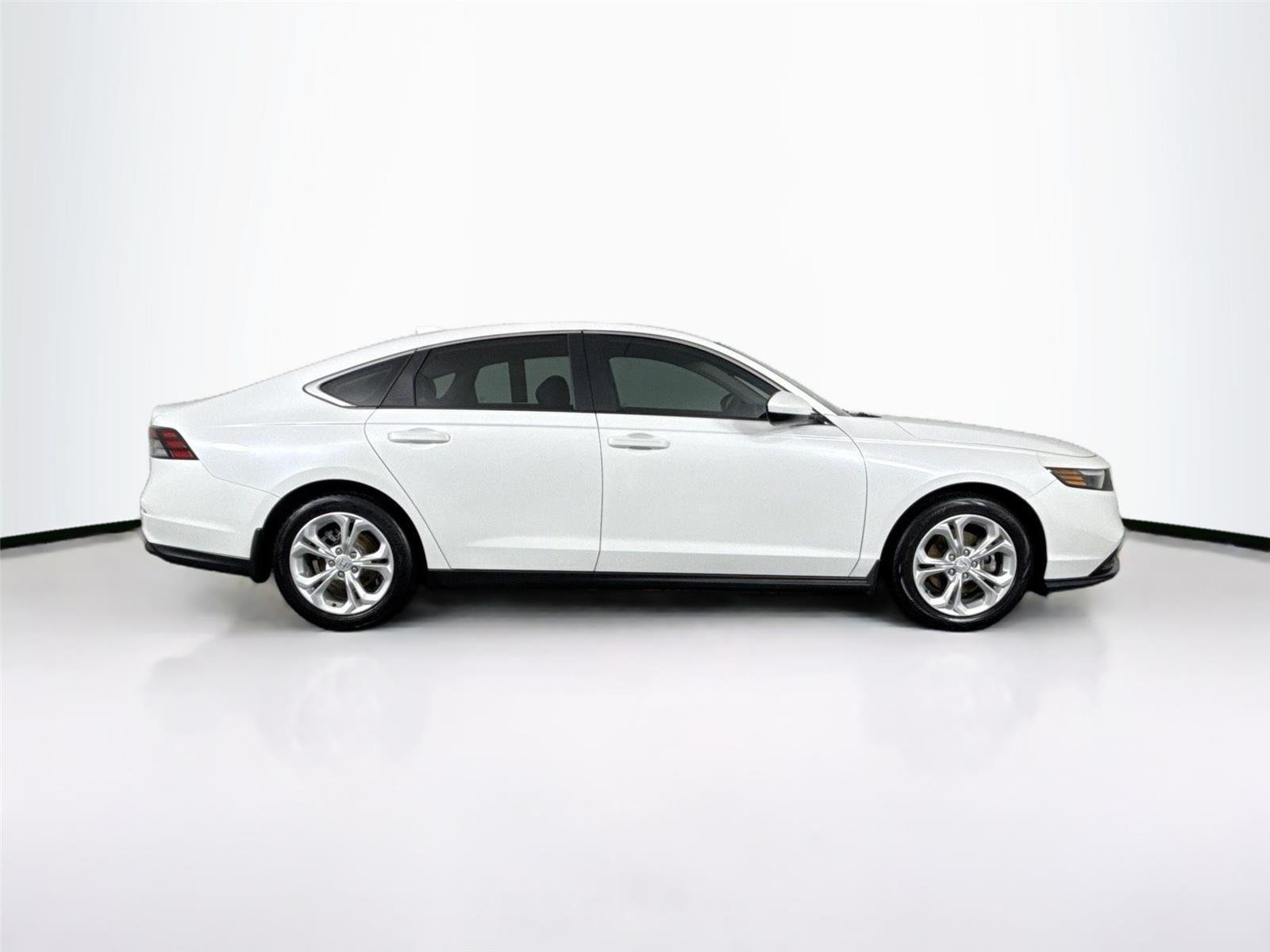 Used 2023 Platinum White Pearl Honda LX image 9