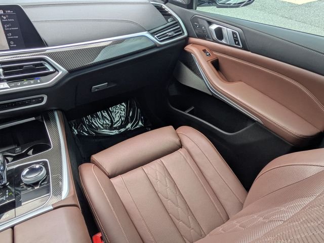 Used 2022 White BMW M50i image 17