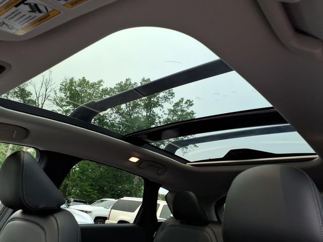 Used 2025 Gray INFINITI LUXE image 23