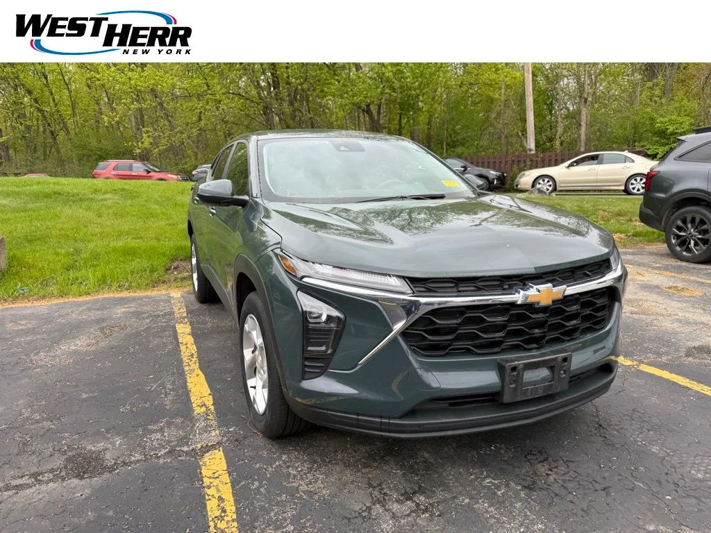2025 Chevrolet Trax LS's photo