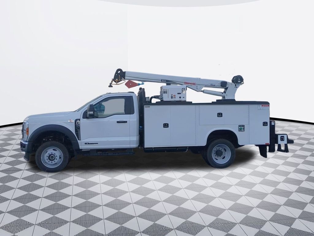 New 2024 Oxford White Ford F-550® XL image 38