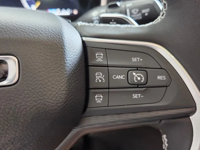 New 2026 Diamond Black Crystal Pearlcoat Jeep Laredo image 23