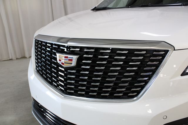 Used 2024 Crystal White Tri-Coat Cadillac Premium Luxury image 34