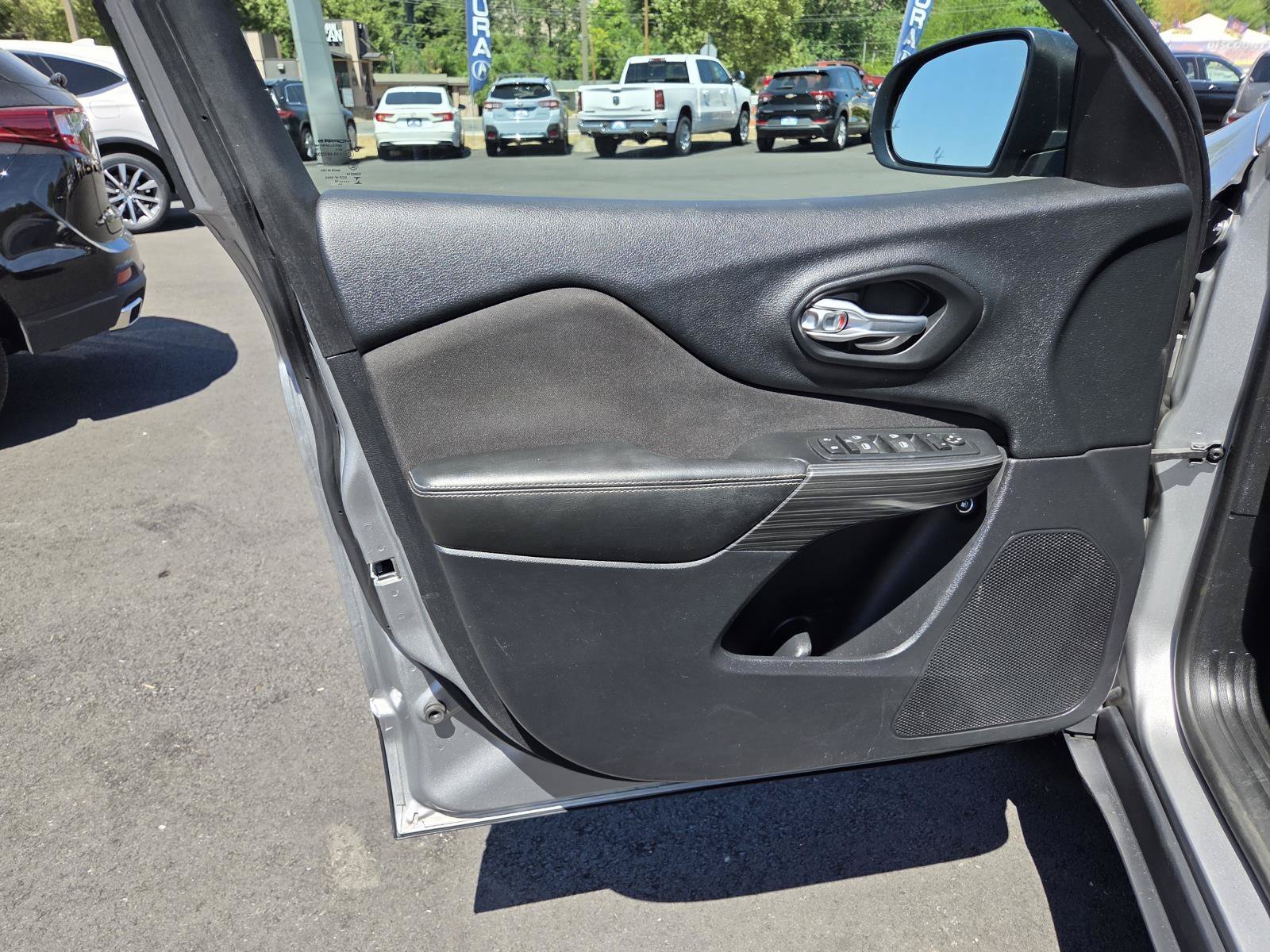 Used 2016 Billet Silver Metallic Clearcoat Jeep Sport image 12