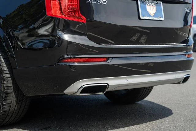 Used 2020 717 Onyx Black metallic Volvo Momentum image 9