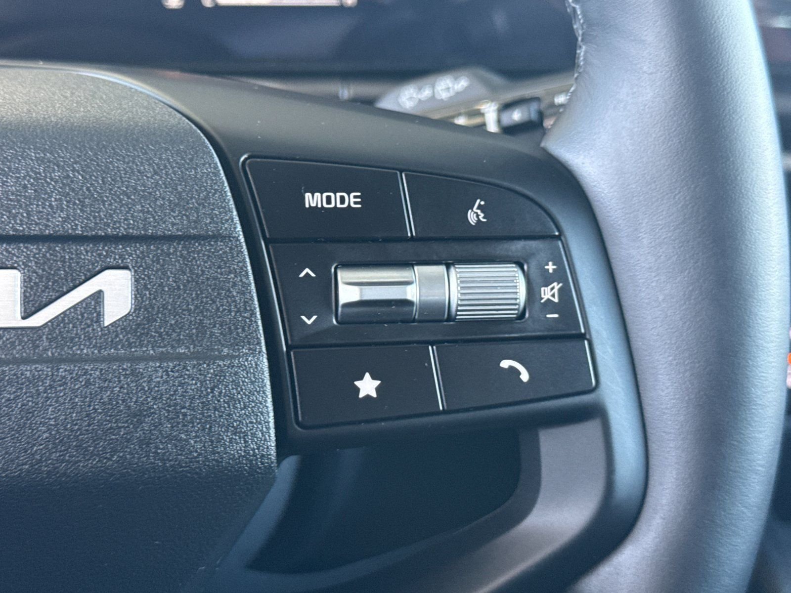 New 2026 Glacial White Pearl Kia EX image 27
