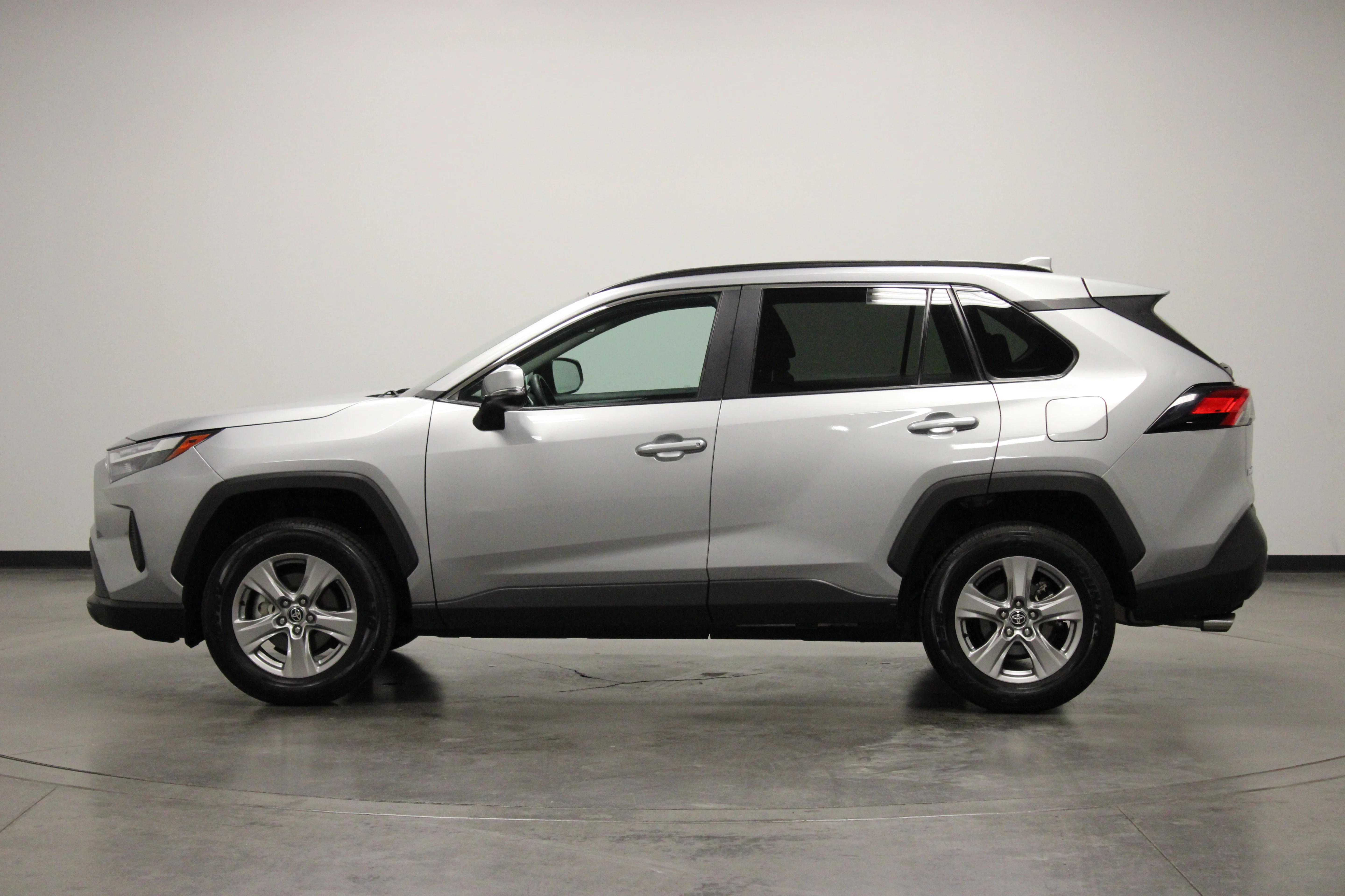 Used 2025 Silver Sky Metallic Toyota XLE image 5