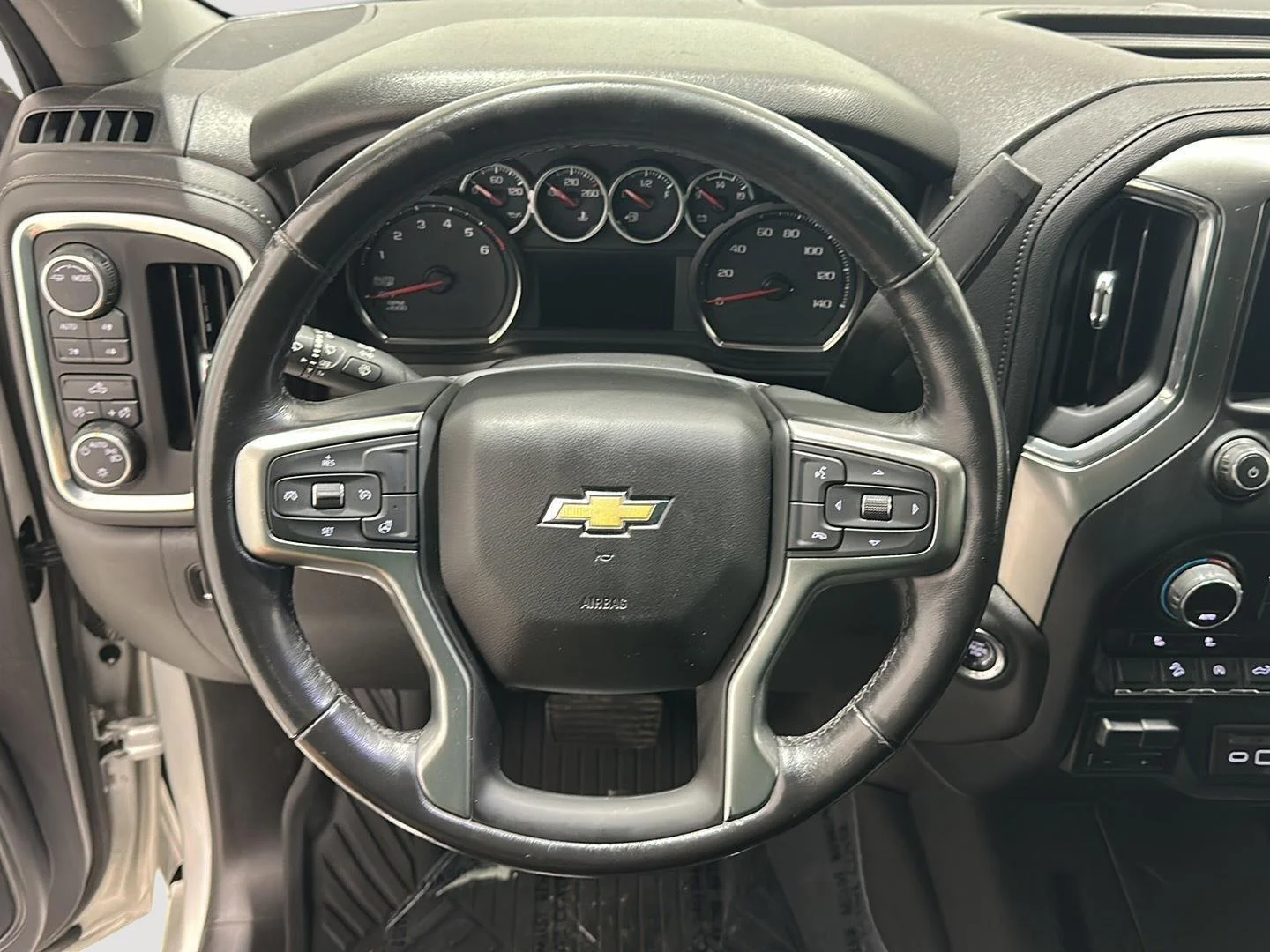 Used 2021 SILVER ICE METALLIC Chevrolet LT image 9