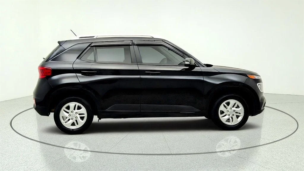 Used 2023 Black Noir Pearl Hyundai SEL IVT image 4