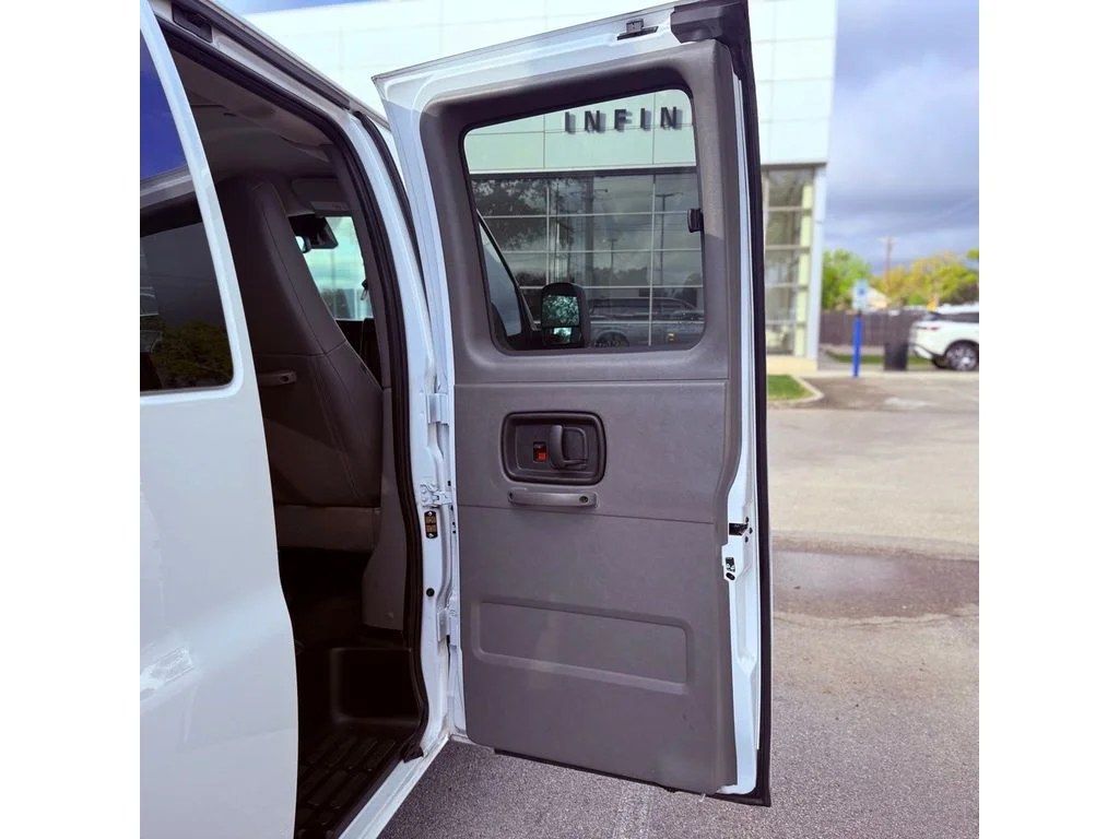 Used 2025 Summit White Chevrolet LT image 23