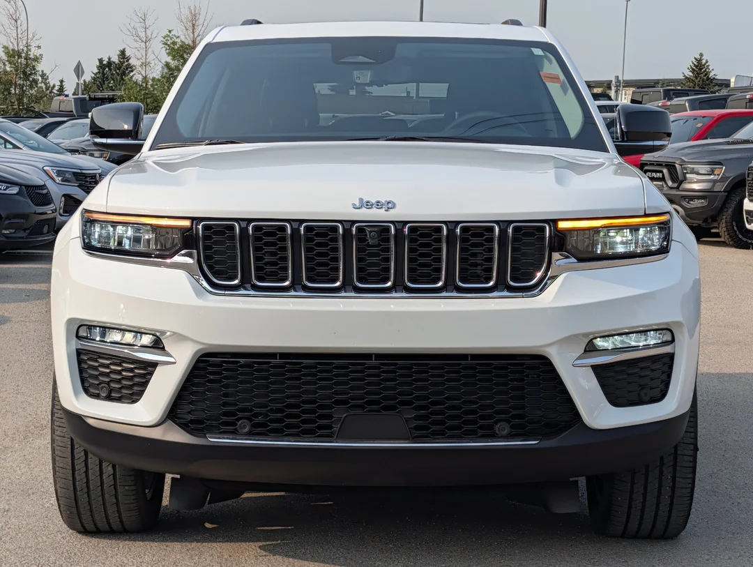 Certified Used 2023 White Jeep Limited - - 4x4 - Luxury Tech II - Command View Sunroof - Passenger Display & More! image 3