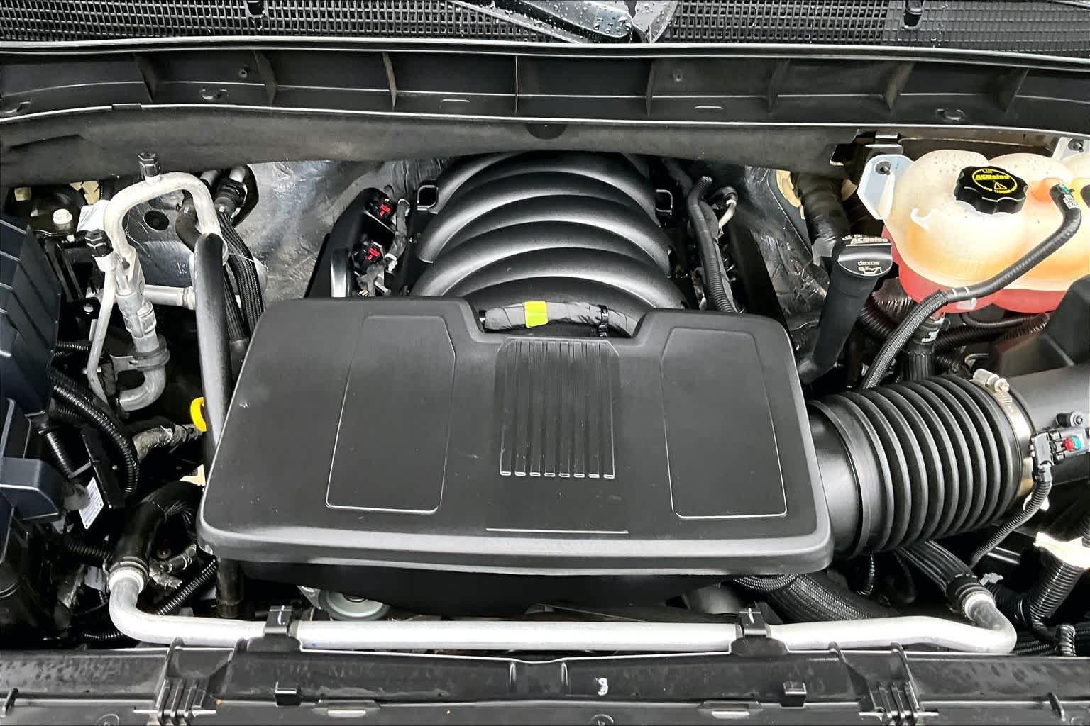 Used 2025 Sterling Metallic GMC AT4 image 32