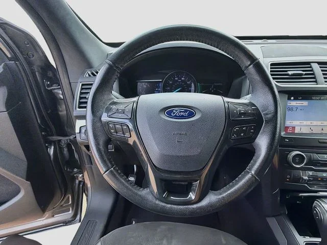 Used 2018 Gray Ford XLT image 9