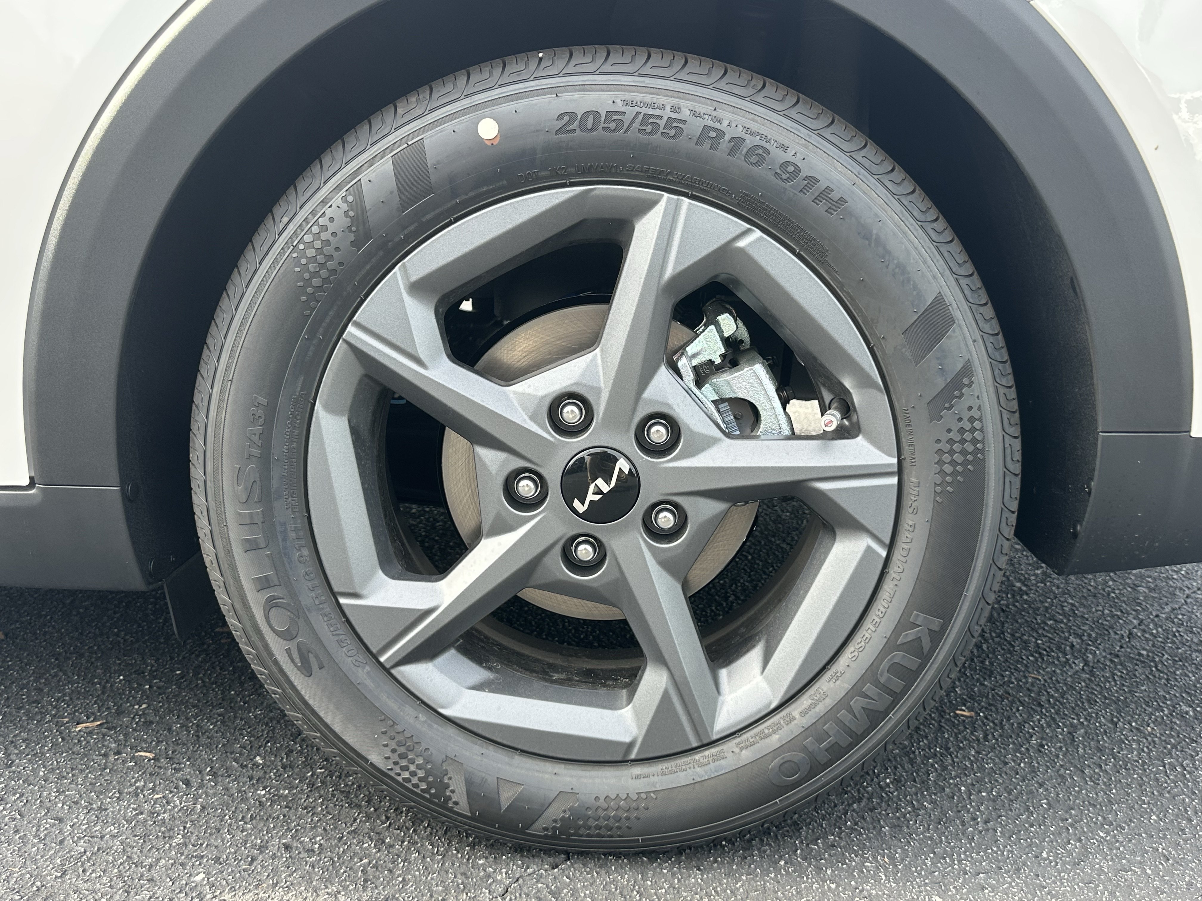 New 2026 Snow White Pearl Kia LXS image 19