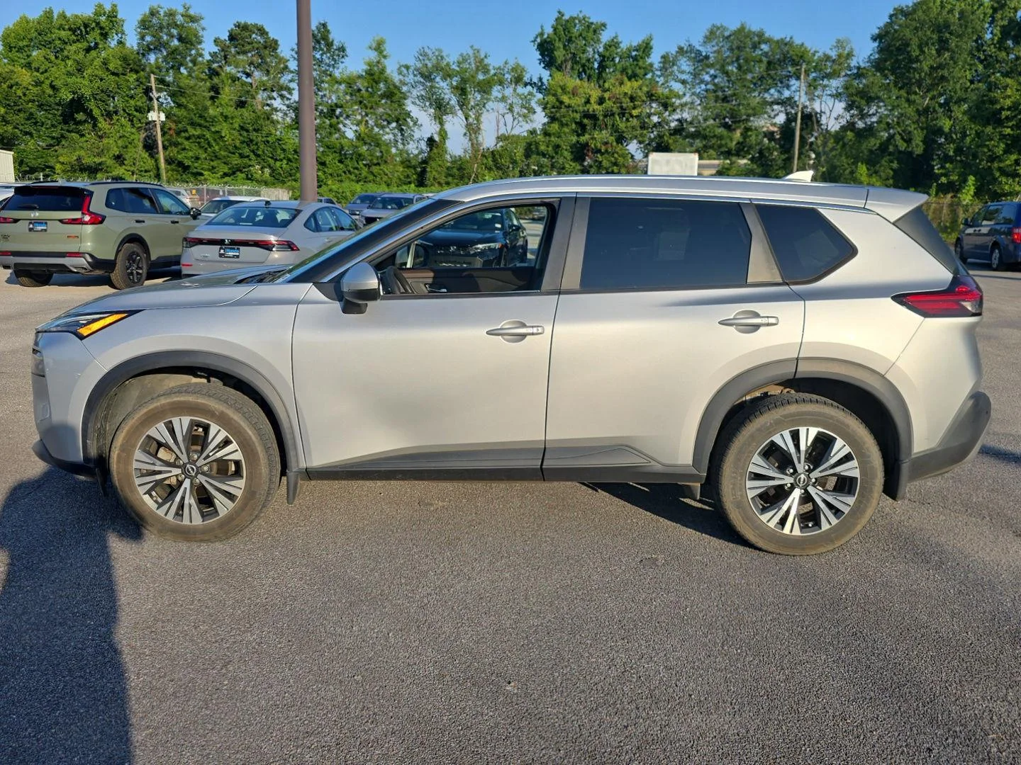 Used 2022 Brilliant Silver Metallic Nissan SV image 6