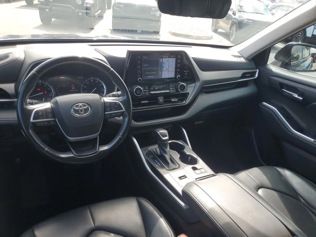 Used 2022  Toyota XLE image 9