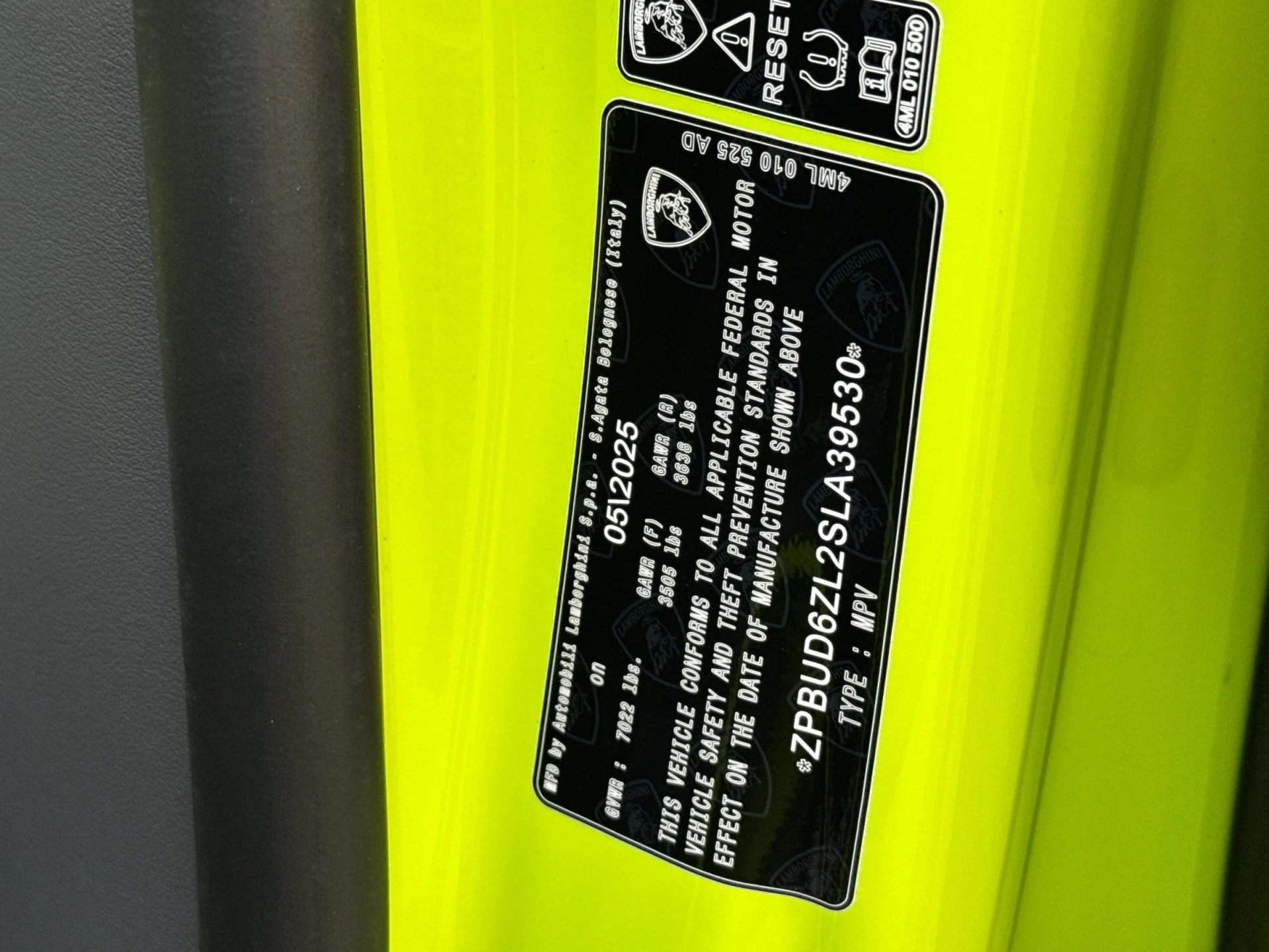 New 2025  Lamborghini SE image 32