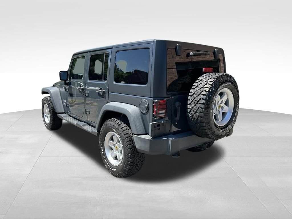 Used 2018 Gray Jeep Unlimited Sport image 3