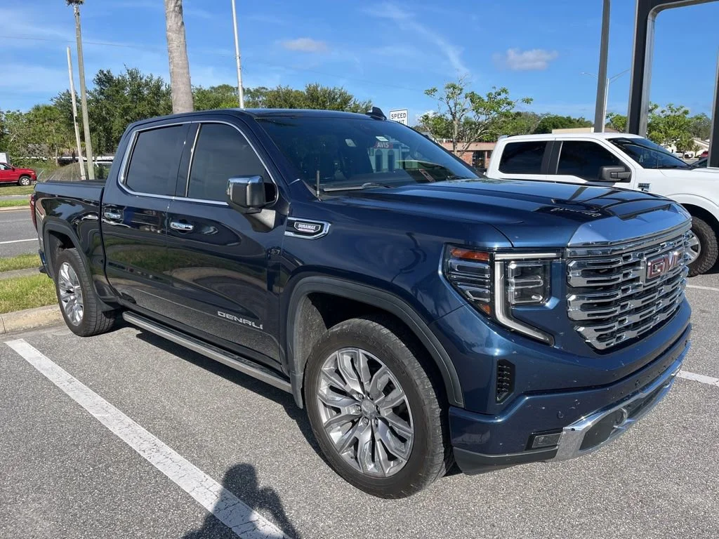 2023 GMC Sierra 4WD Crew Cab Short Box Denali's photo