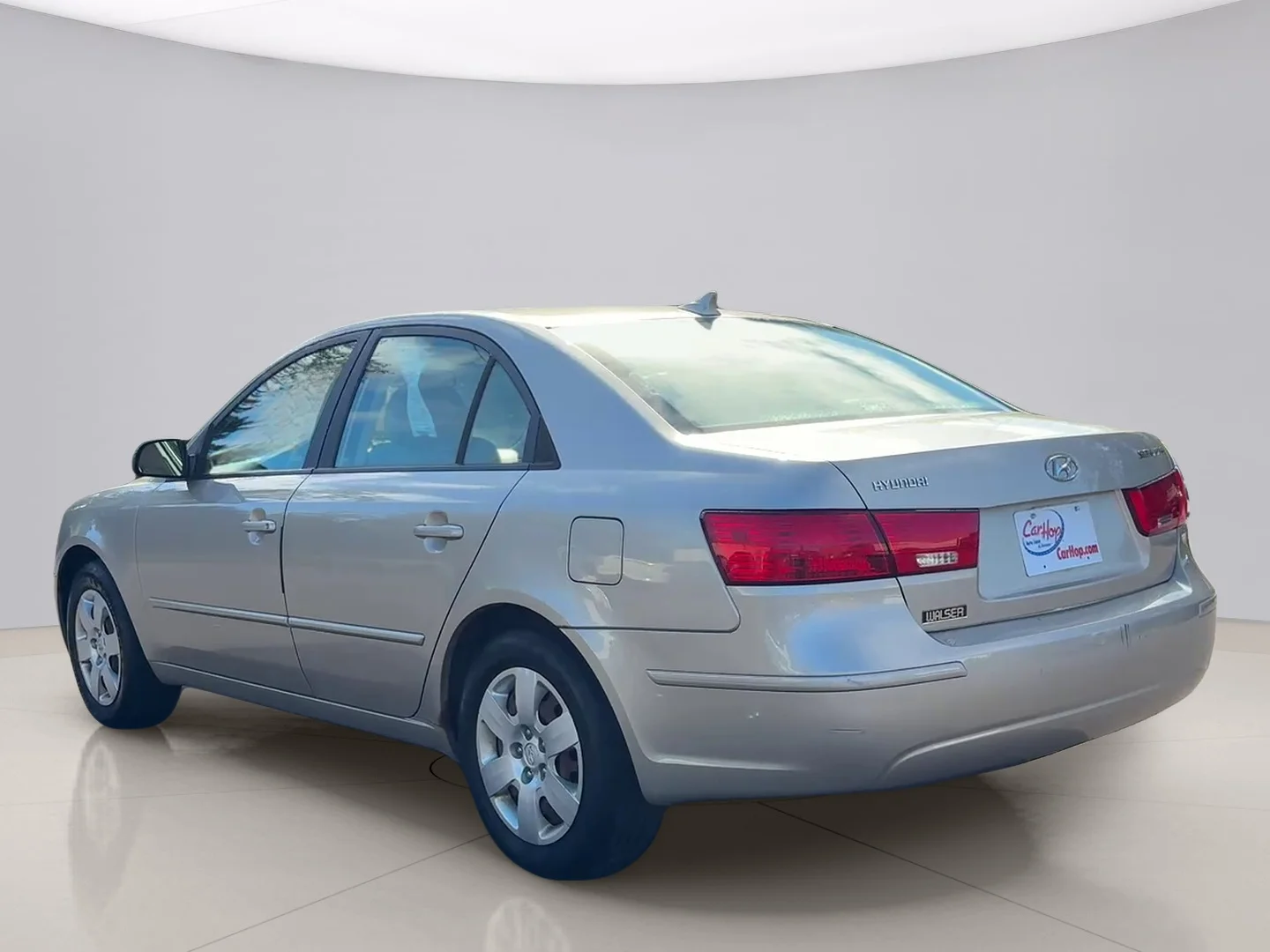 Used 2010 Gold Hyundai GLS image 3