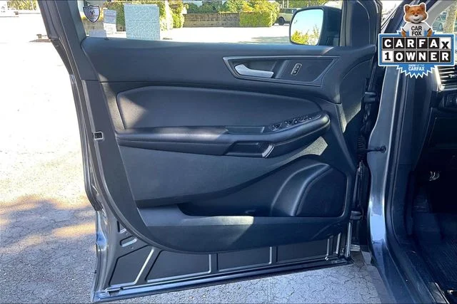 Used 2023 Gray Metallic Ford SE image 23