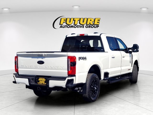 Used 2025  Ford Lariat image 4
