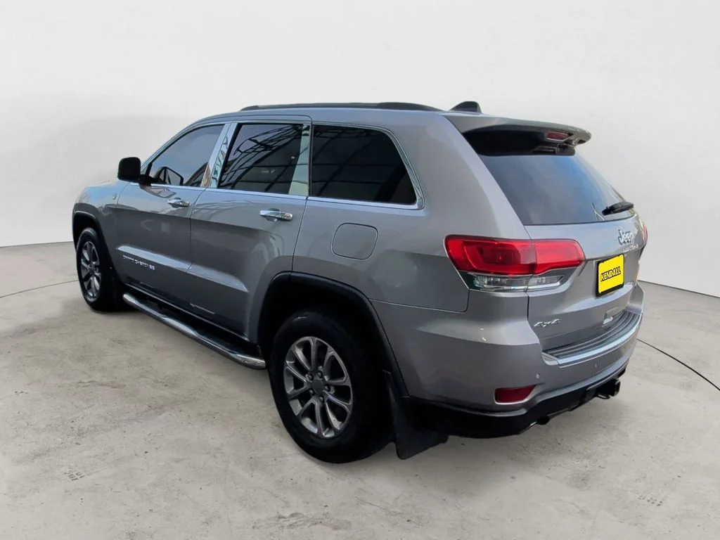 Used 2014 Silver Jeep Limited image 3