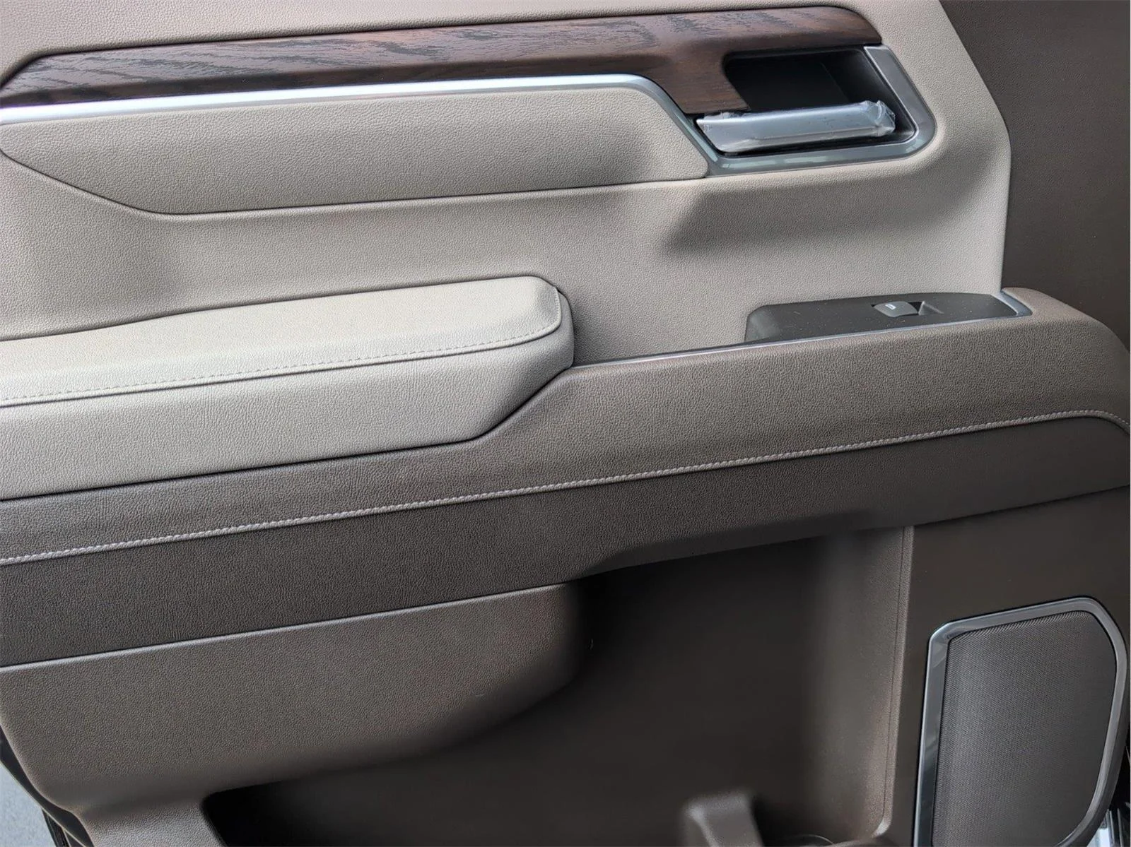New 2026 Onyx Black GMC SLT image 21