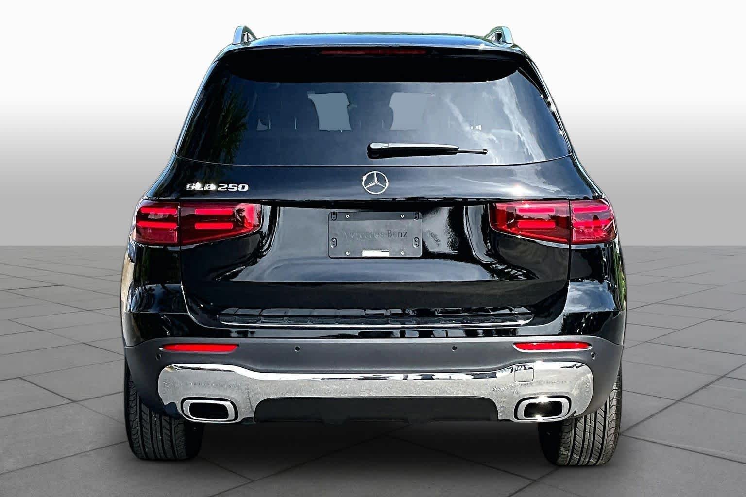 Used 2026 Night Black Mercedes-Benz GLB 250 image 5