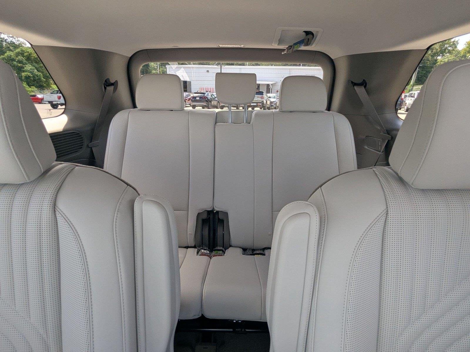 New 2027 Shimmering Silver Hyundai SEL Premium 7P image 23