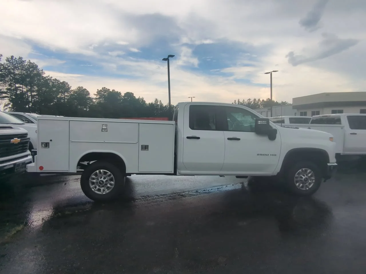 New 2026 Summit White Chevrolet WT image 9