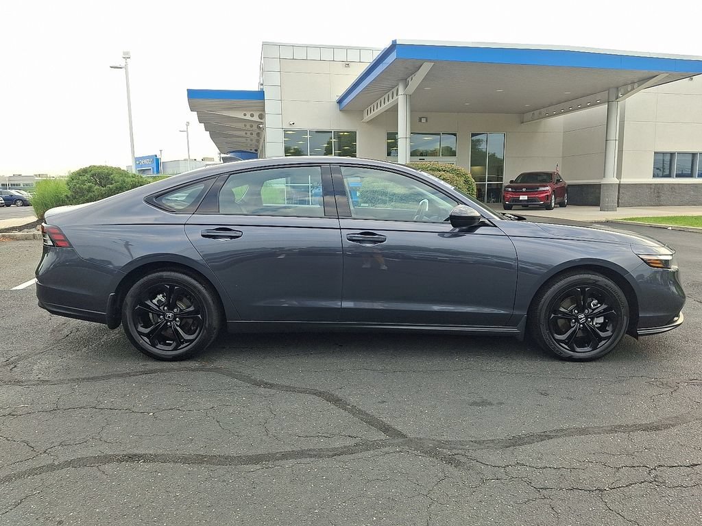 2025 Honda Accord SE - Photo 38