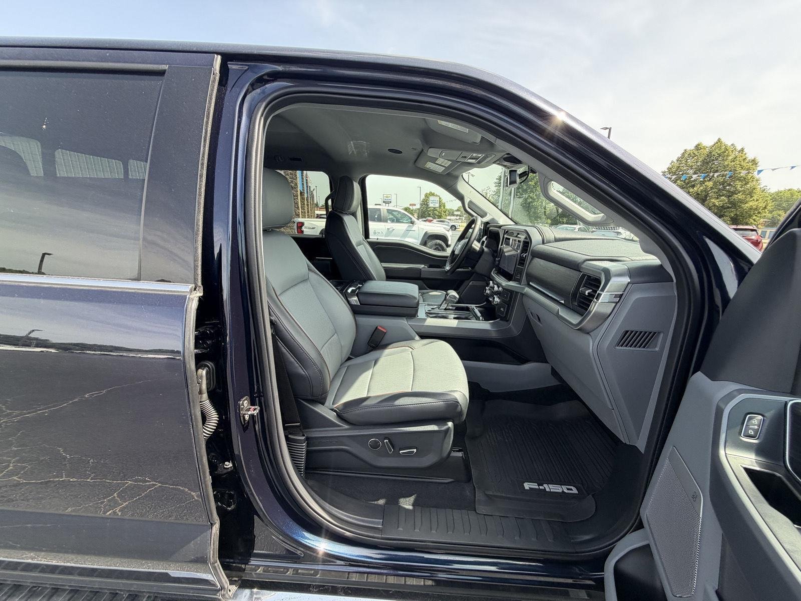 Used 2025 Antimatter Blue Metallic Ford LARIAT image 15