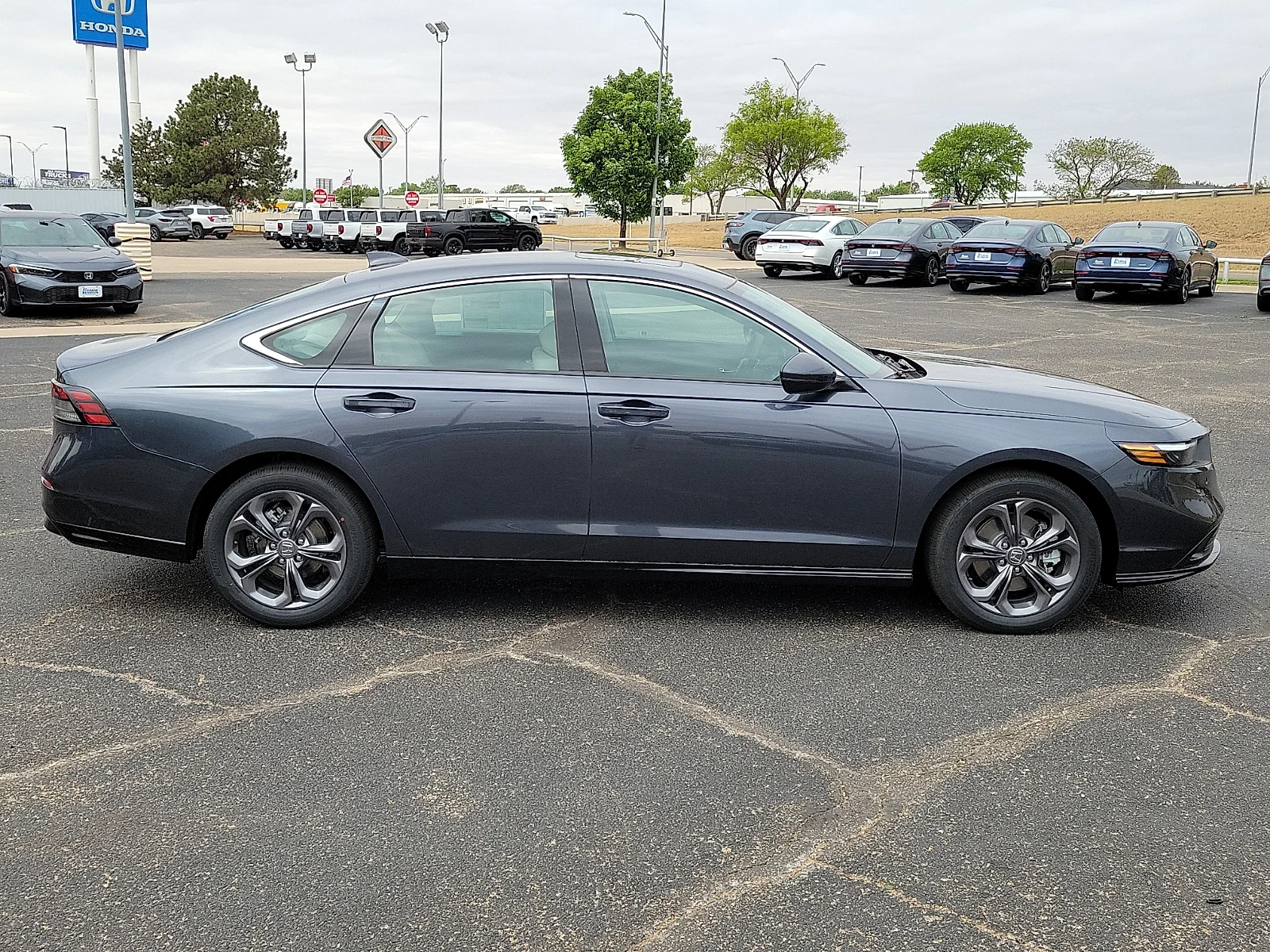 2026 Honda Accord Hybrid EX-L - Photo 12