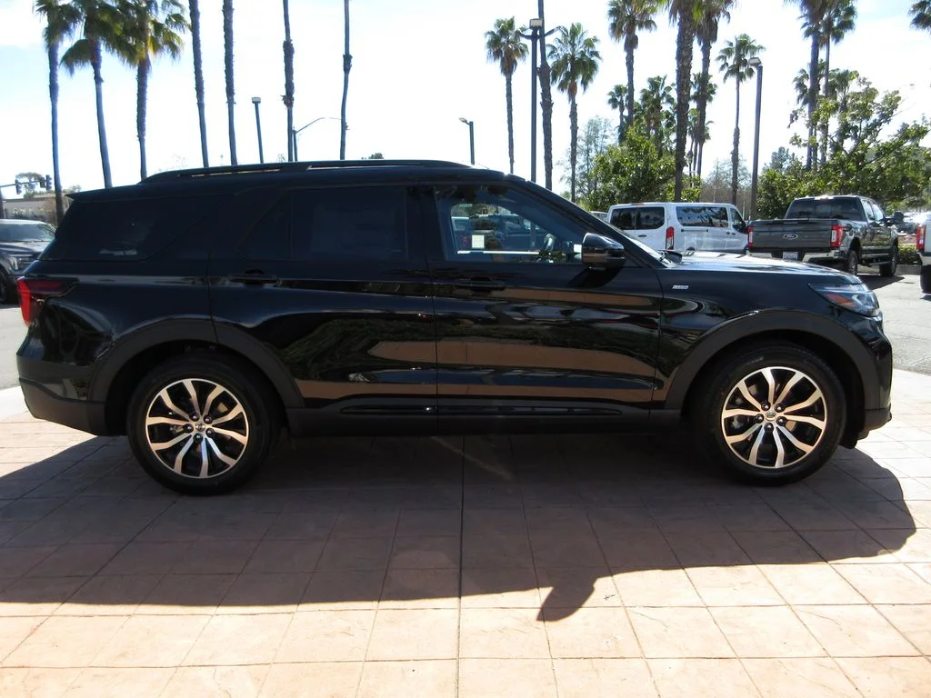 New 2026 Agate Black Metallic Ford ST-Line image 5