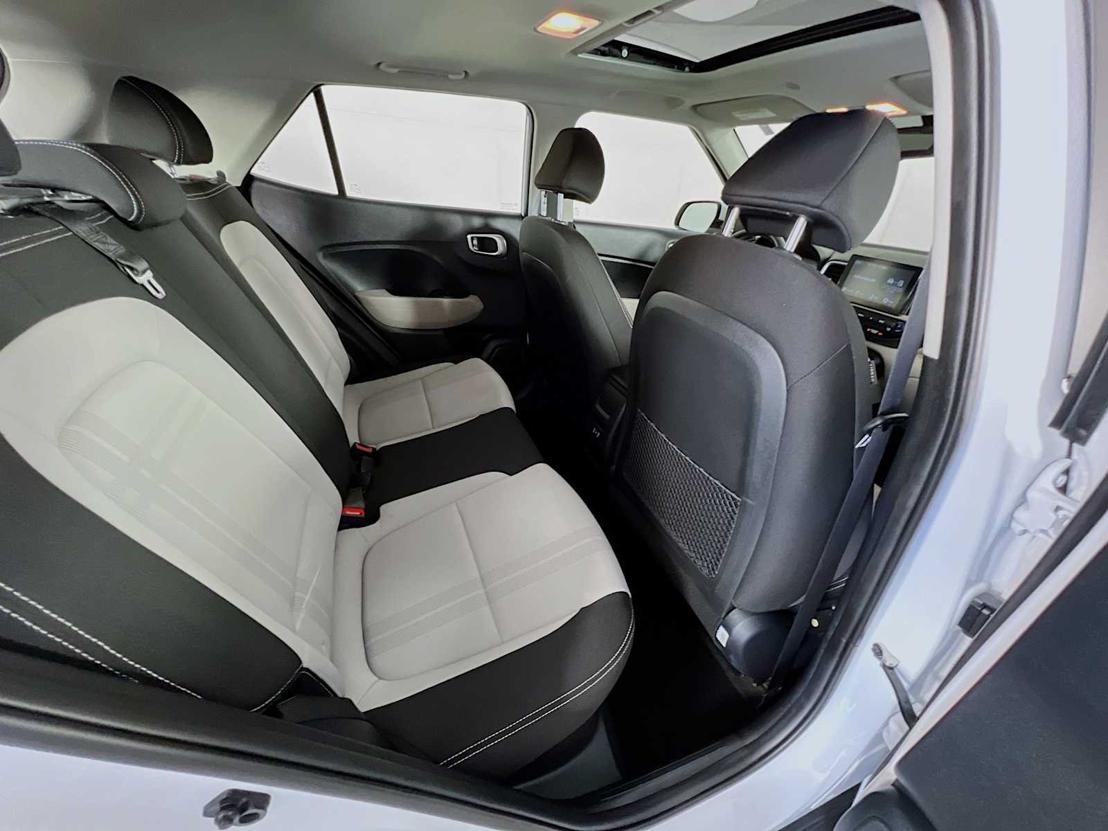 Used 2025 Lunar White Hyundai SEL image 26