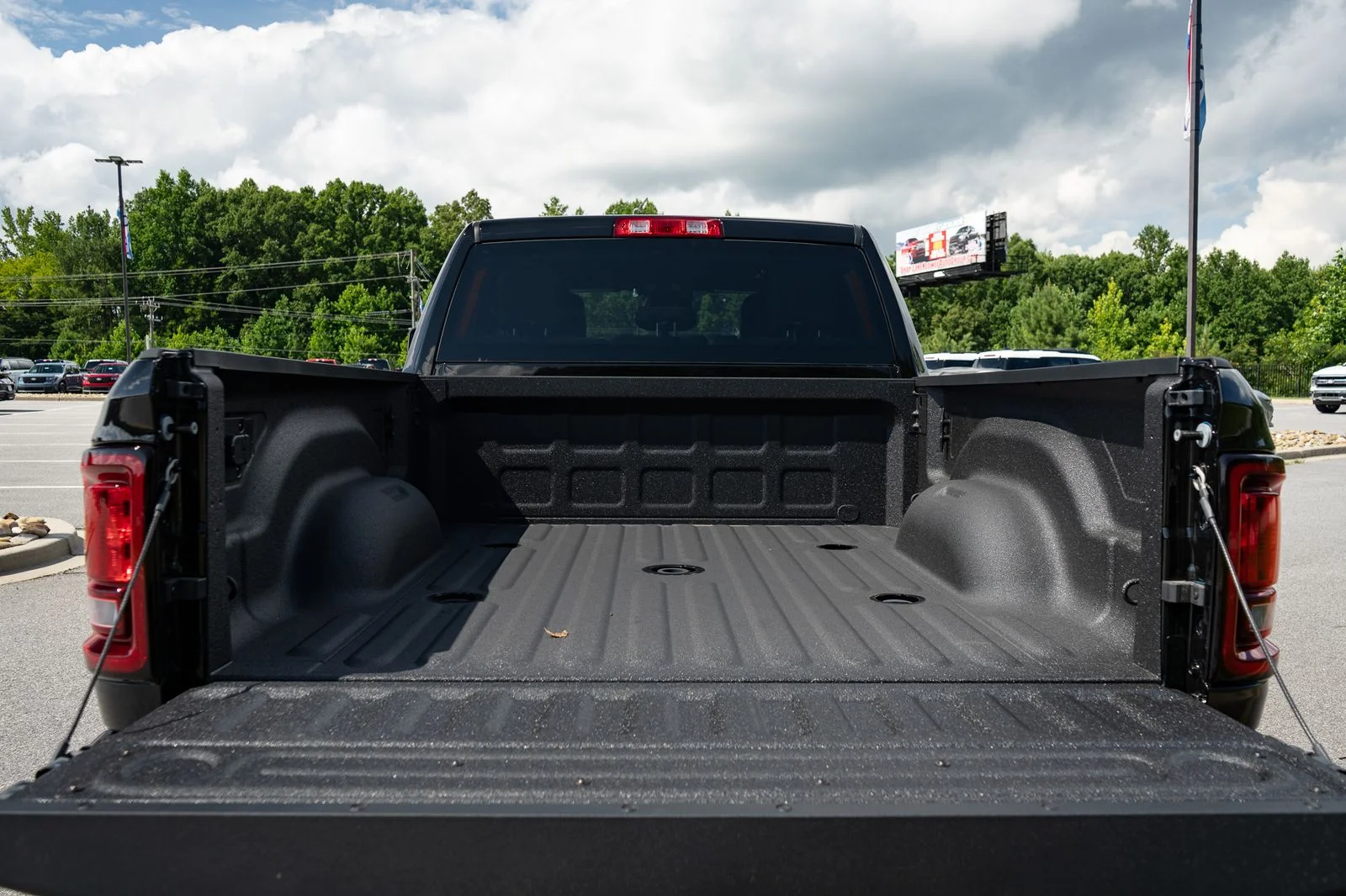 New 2026 Diamond Black Crystal Pearl-Coat Exterior Paint RAM Big Horn image 9