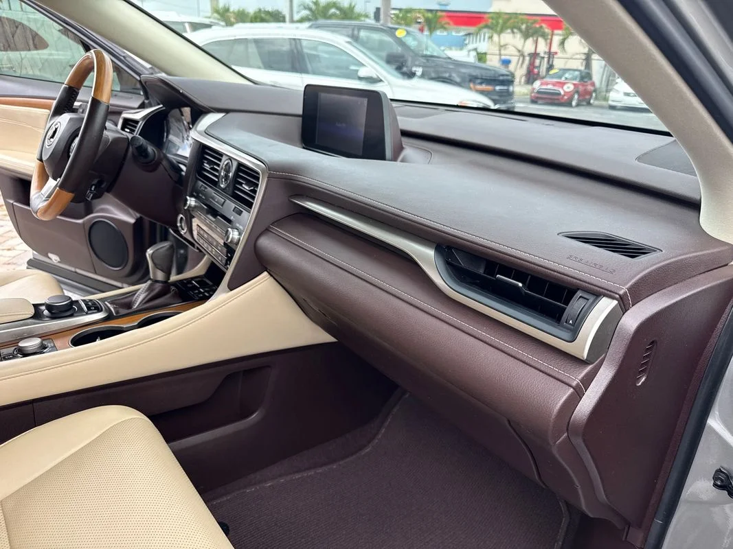 Used 2018  Lexus FWD image 25