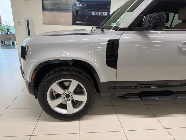 New 2026 Borasco Grey Land Rover X-Dynamic SE image 2