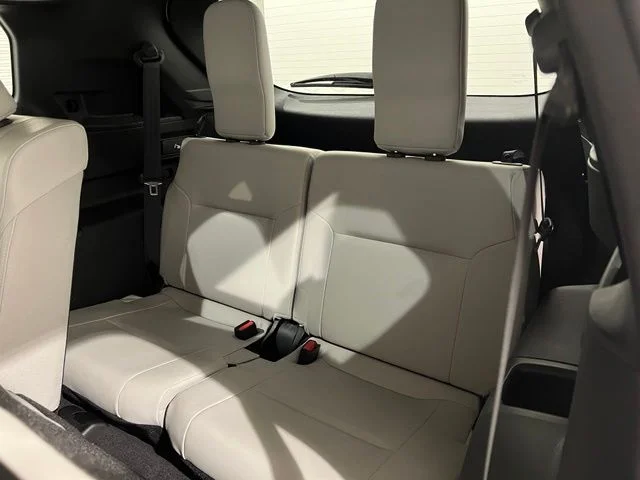Used 2025 White Mitsubishi SE image 21