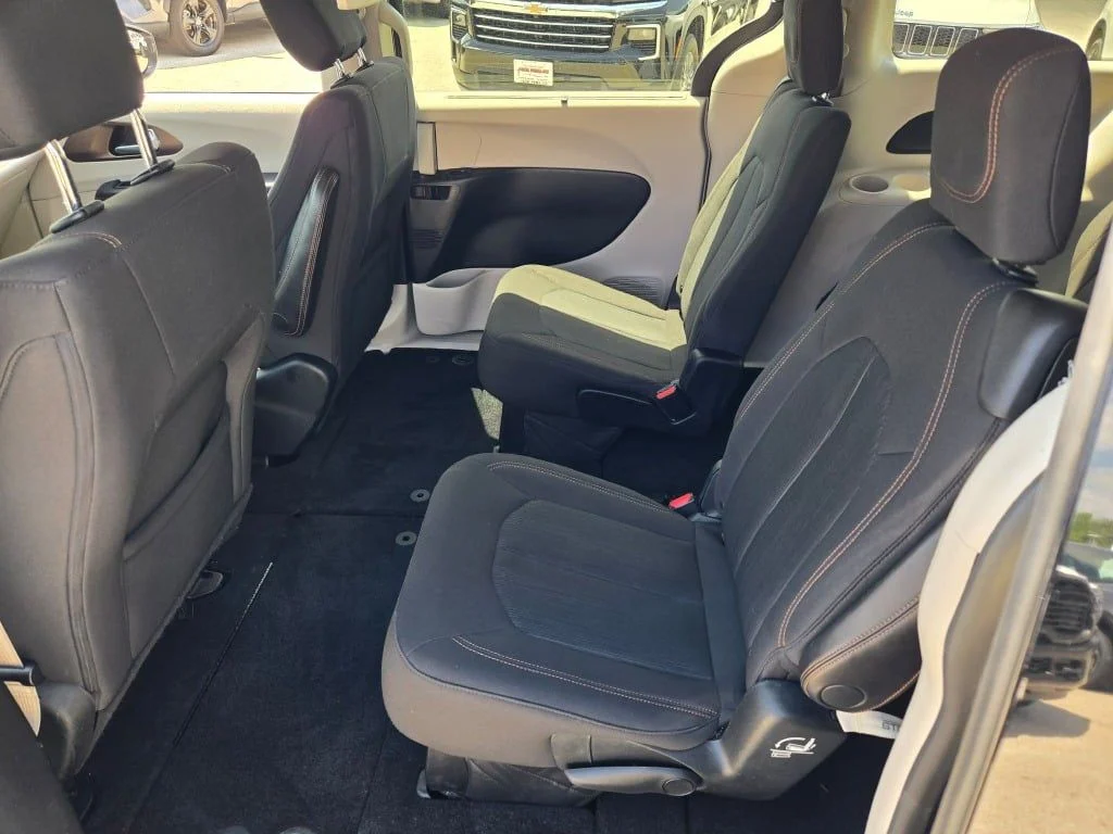 Used 2018 Gray Chrysler Touring Plus image 14