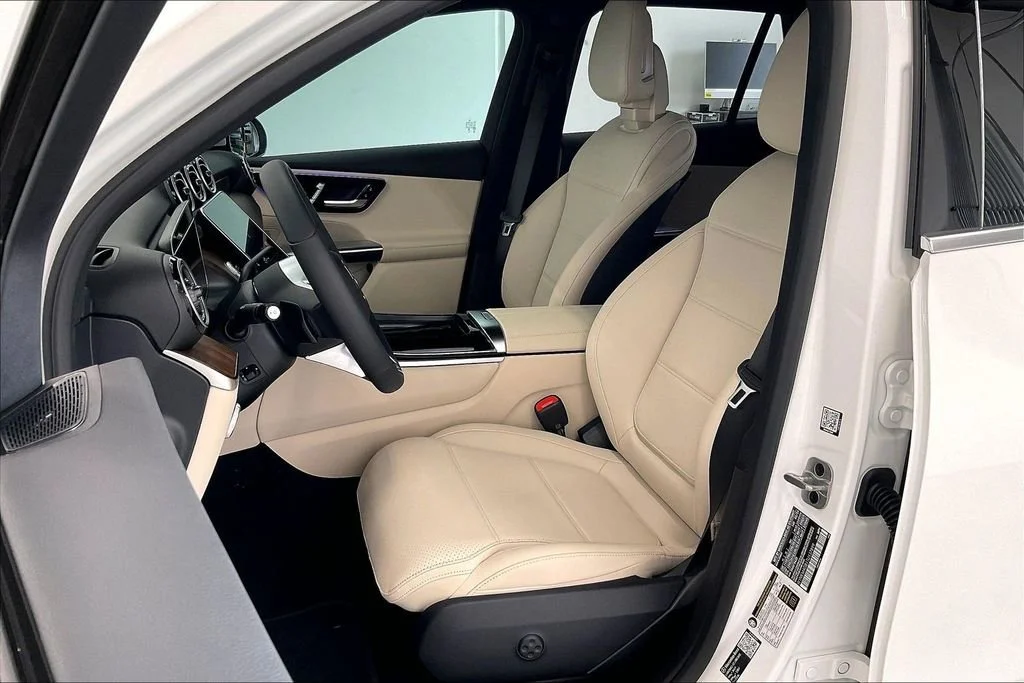 New 2026 Polar White Mercedes-Benz GLC 300 image 21