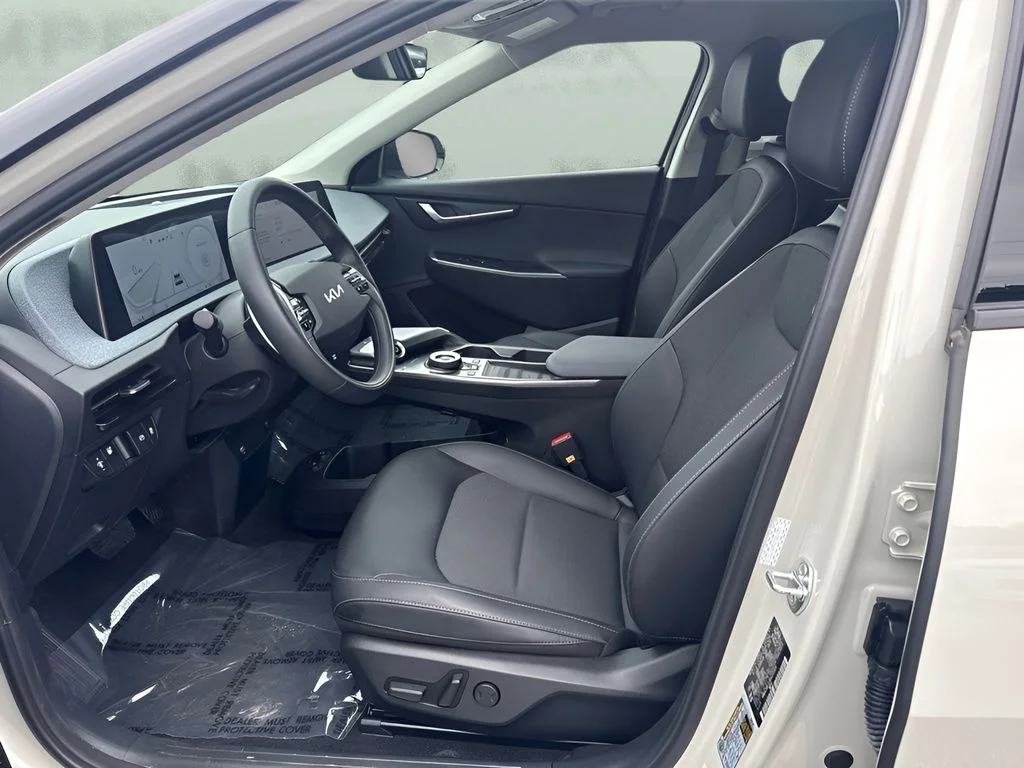 Used 2024 White Kia Light image 6