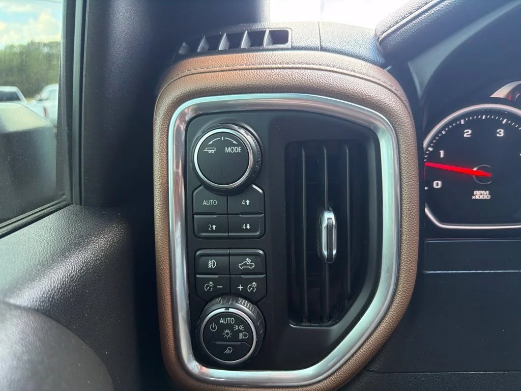 Used 2020 IRIDESCENT PEARL TRICOAT Chevrolet High Country image 16
