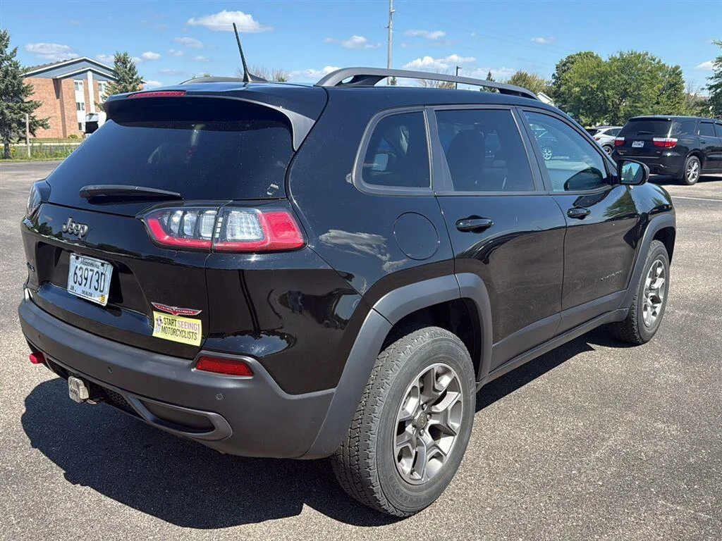 Used 2021 Diamond Black Crystal Pearlcoat Jeep Trailhawk image 5