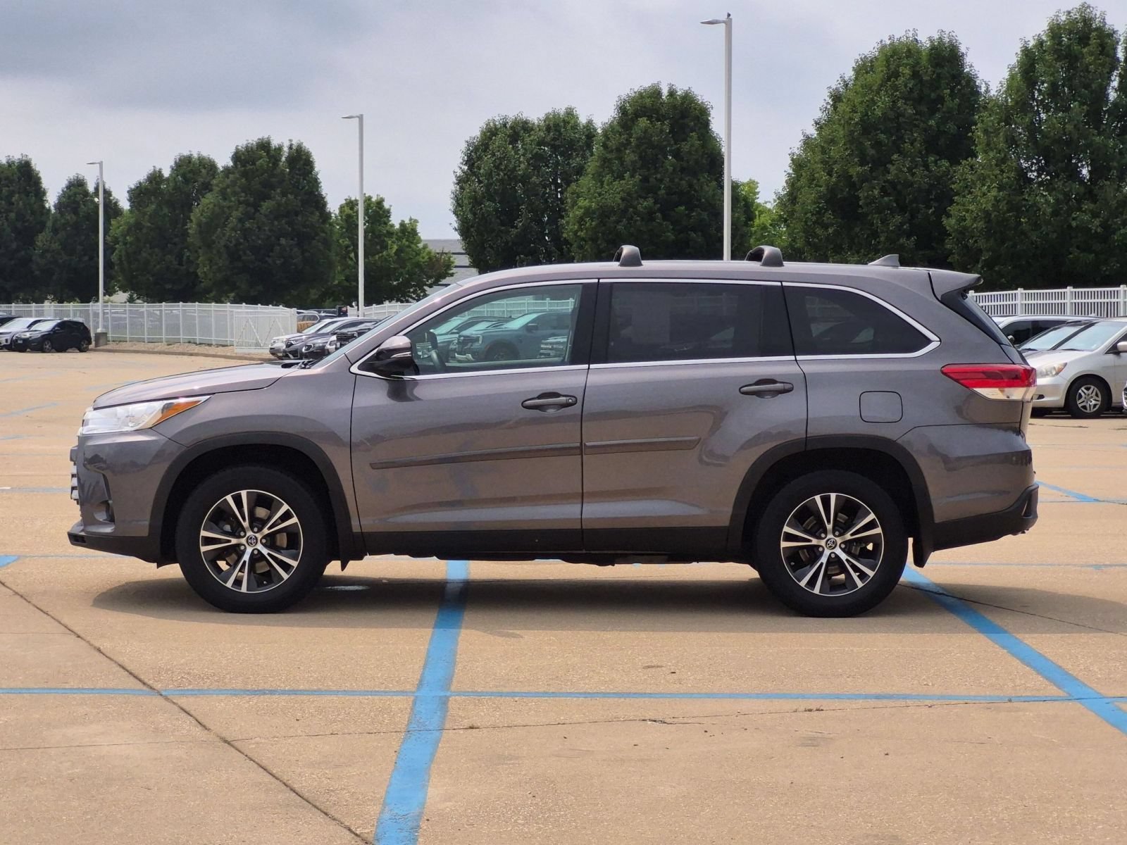 Used 2019 Predawn Gray Mica Toyota LE Plus AWD image 9