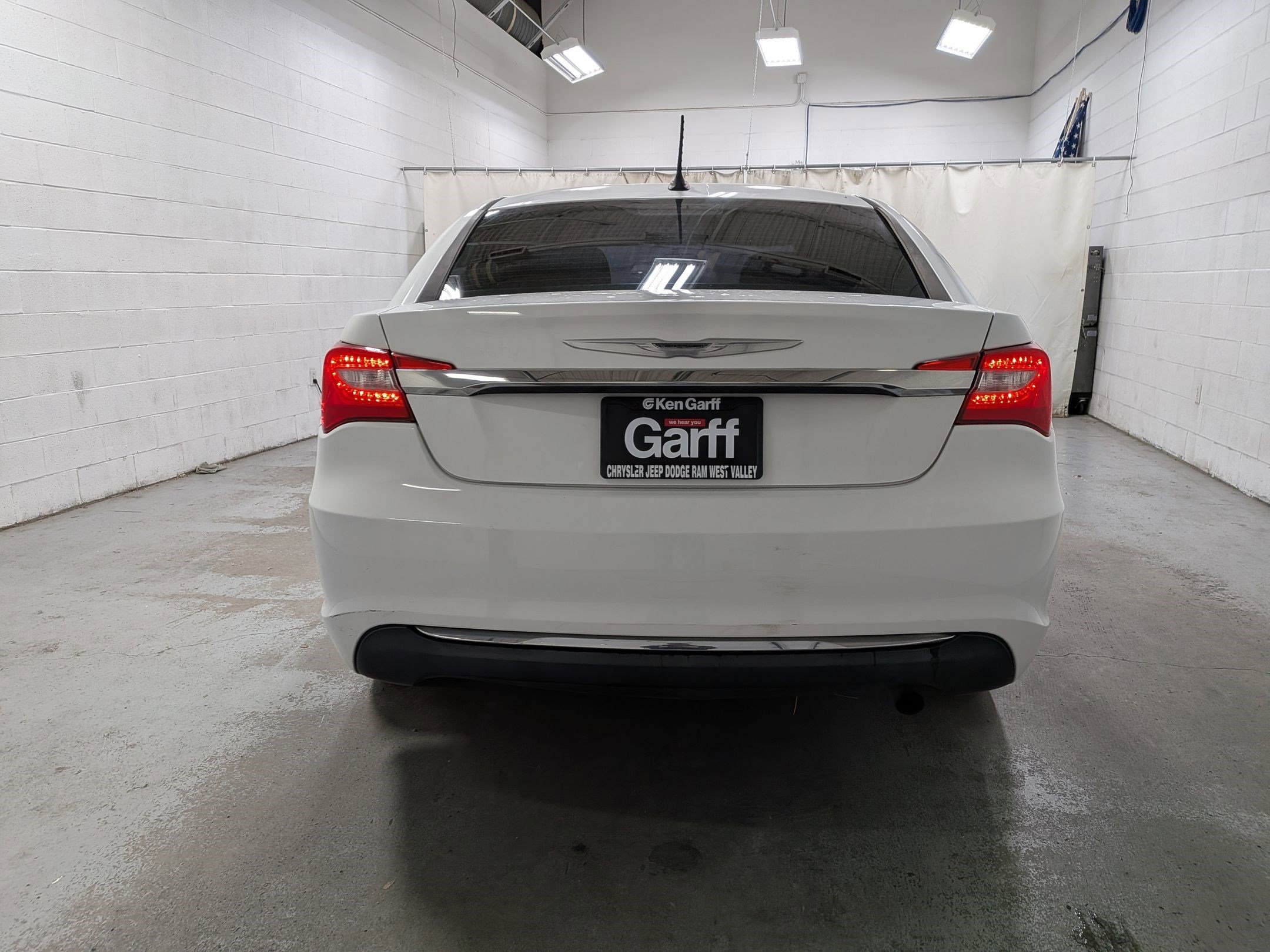 Used 2014 Bright White Clearcoat Chrysler LX image 5