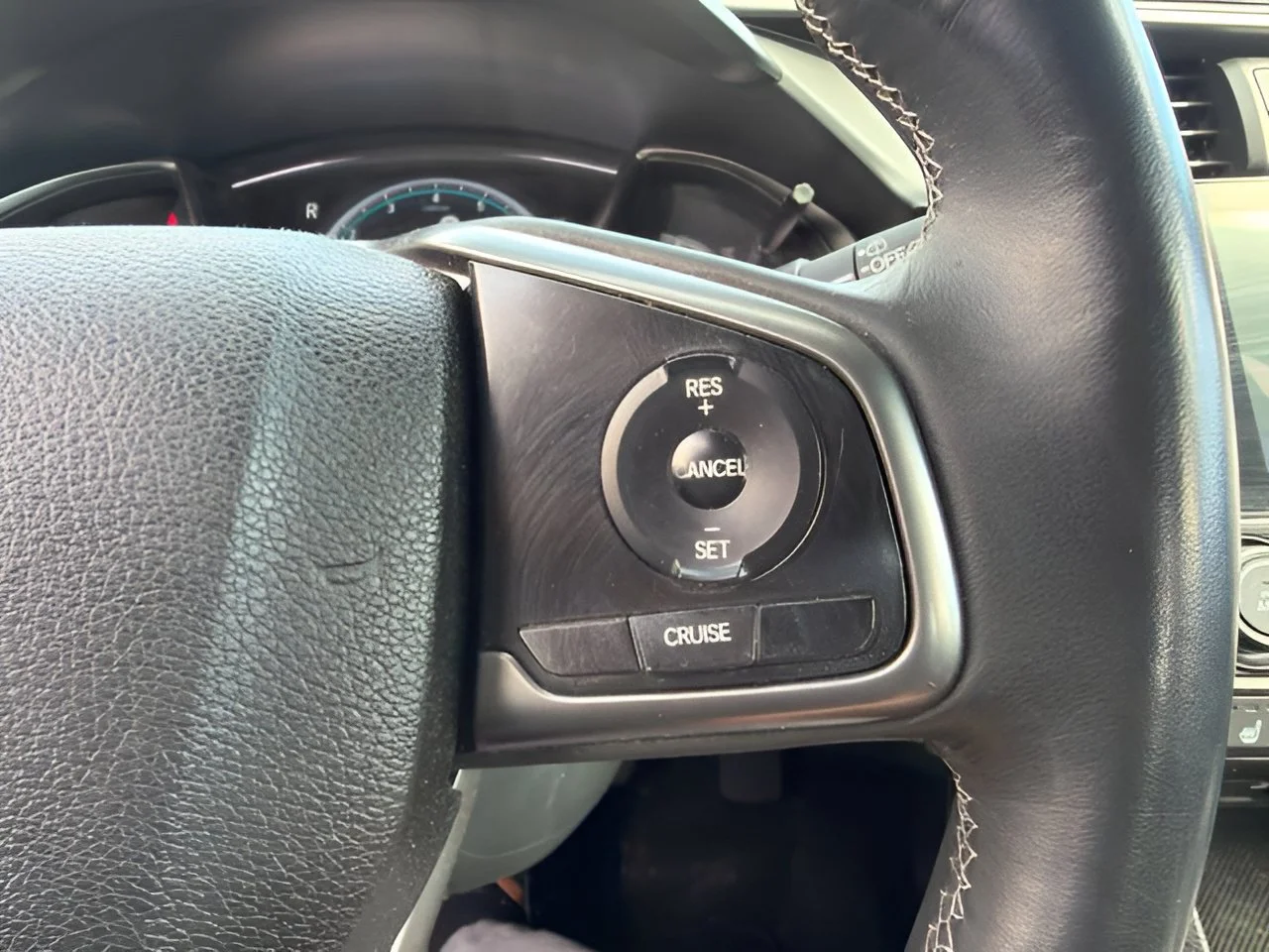 Certified Used 2017 Lunar Silver Metallic Honda EX-L Navi image 22